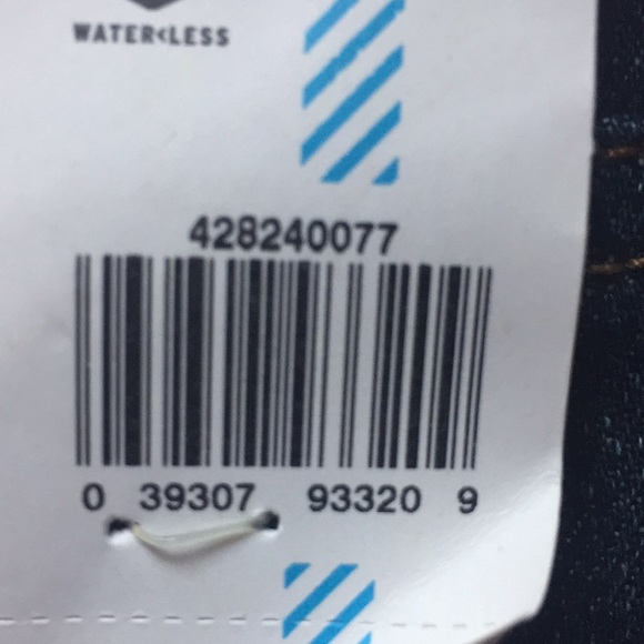 New with tags pair of Levi’s 514 slim jeans - Picture 3 of 3